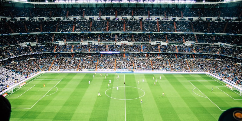 米兰德比中恰尔汗奥卢在中场的传球与拦截热区图